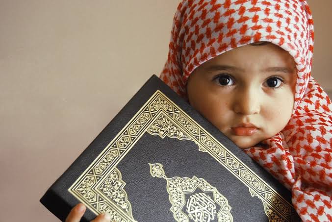 متى أبدأ في تحفيظ طفلي القرآن؟